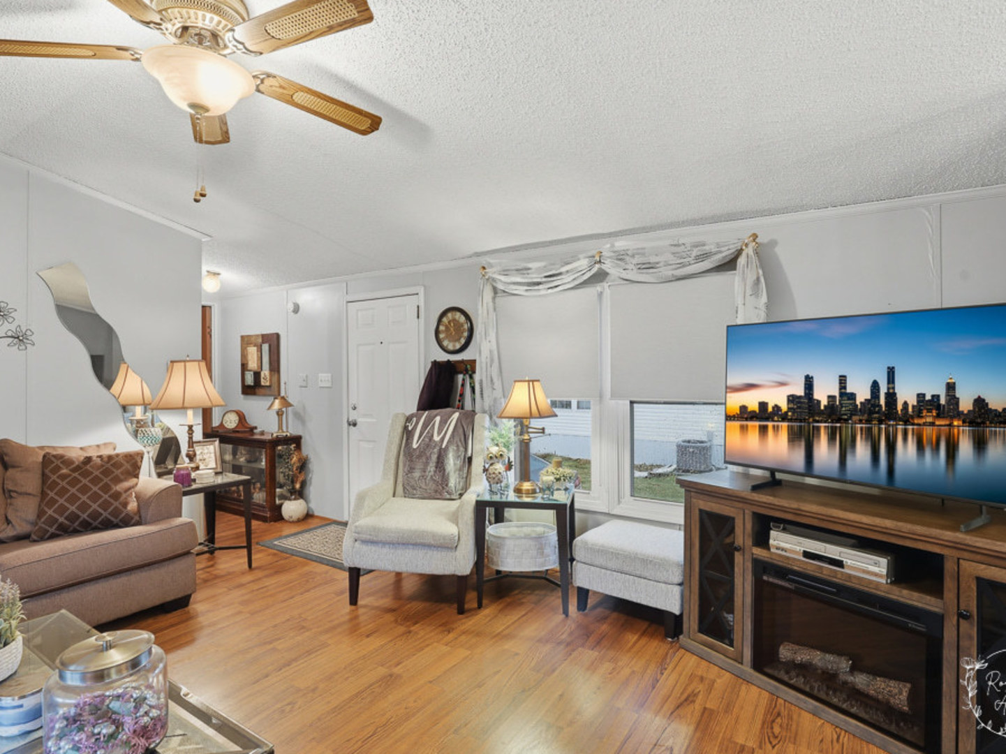 52 Partridge Lane Beecher, IL 60401 - Photo 5 of 24 a living room with furniture and wooden floor
