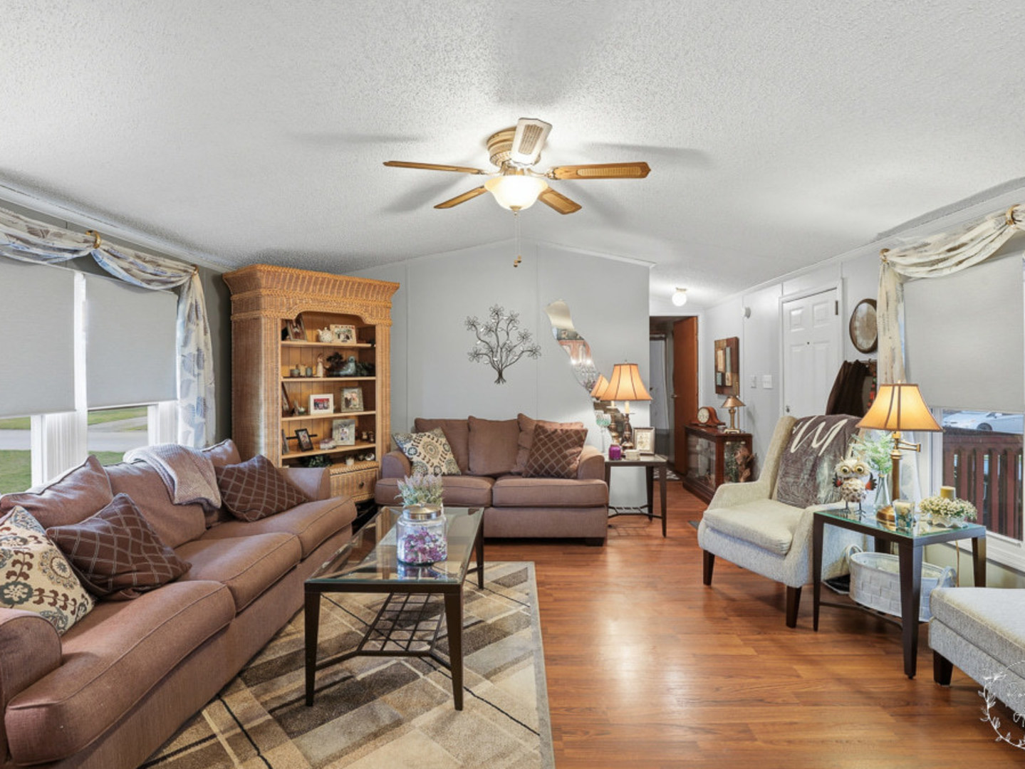52 Partridge Lane Beecher, IL 60401 - Photo 6 of 24 a living room with furniture and a chandelier