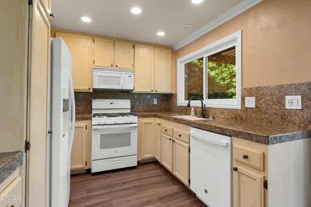 $3,600 | 5059 Via Calderon, Camarillo, CA 93012