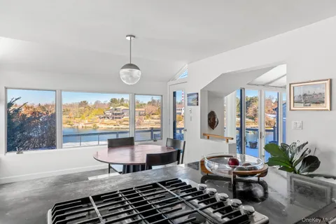 $1,699,000 | 6 Lady Jane Way, Northport, NY 11768