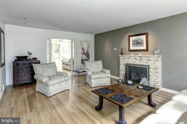 9911 Old Spring Road Kensington, MD 20895 - Photo 7 of 30 Living Room