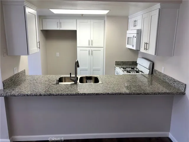 $2,398 | 14082 Edwards Street, Unit 106, Westminster, CA 92683