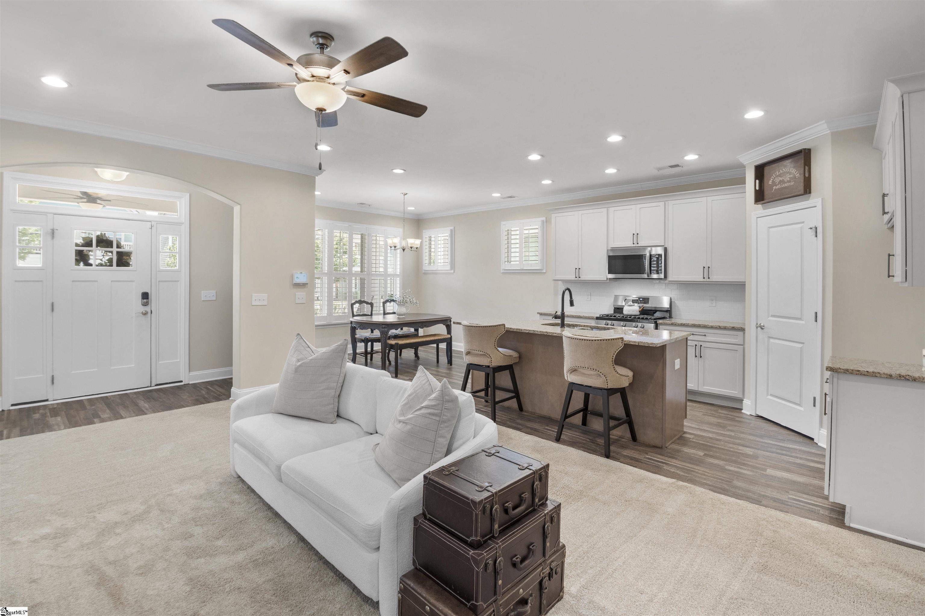 109 Townsend Avenue Greer, SC 29651 - Photo 6 of 48