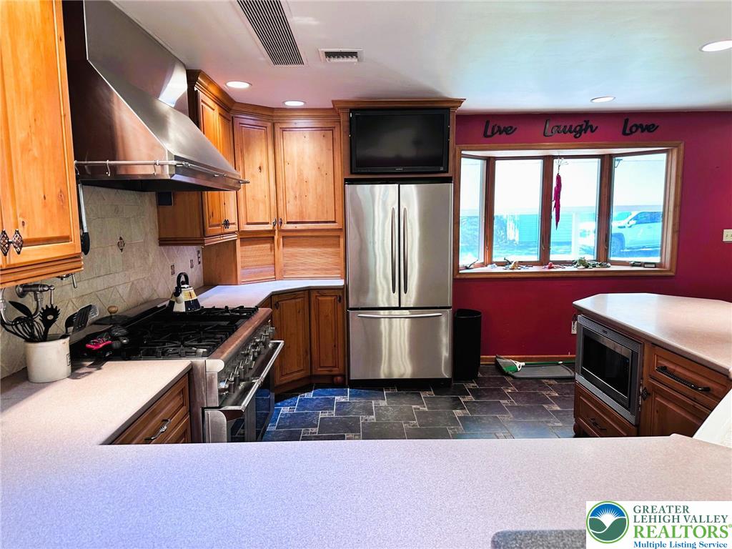 297 Long Lane Road Walnutport, PA 18088 - Photo 7 of 32