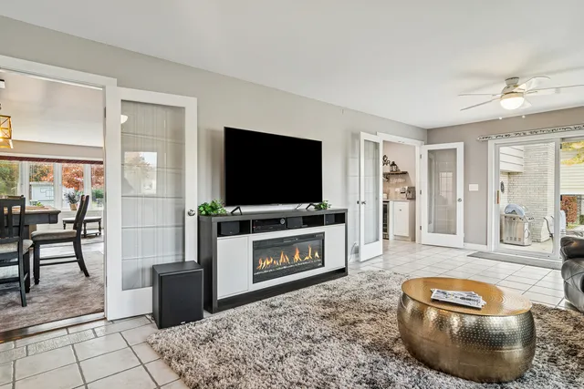 $599,900 | 214 East Ivy Lane, Arlington Heights, IL 60004