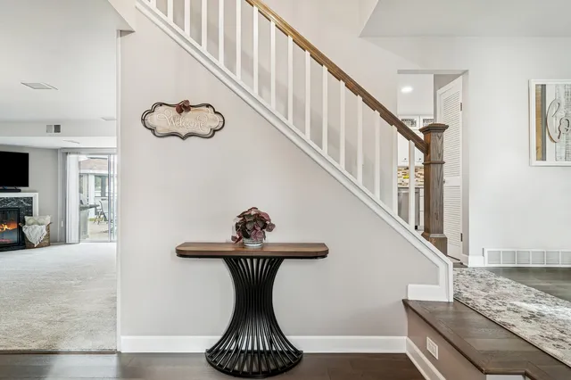 $599,900 | 214 East Ivy Lane, Arlington Heights, IL 60004