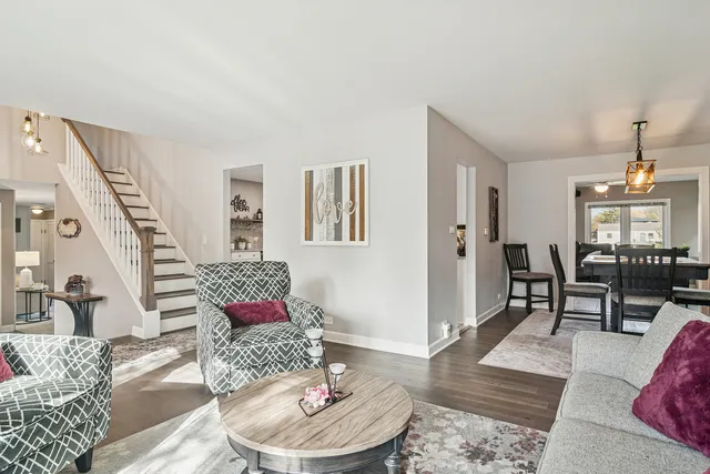 $599,900 | 214 East Ivy Lane, Arlington Heights, IL 60004