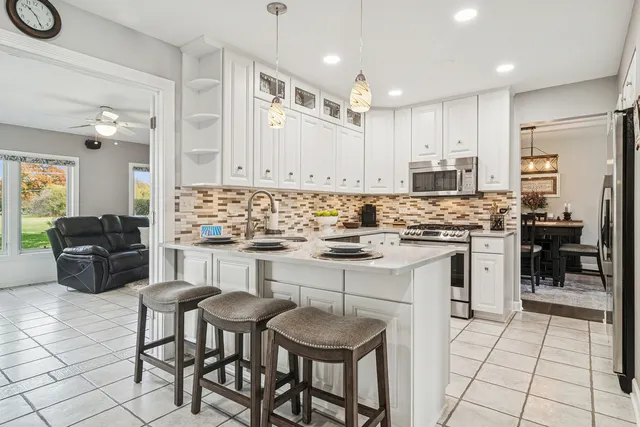 $599,900 | 214 East Ivy Lane, Arlington Heights, IL 60004