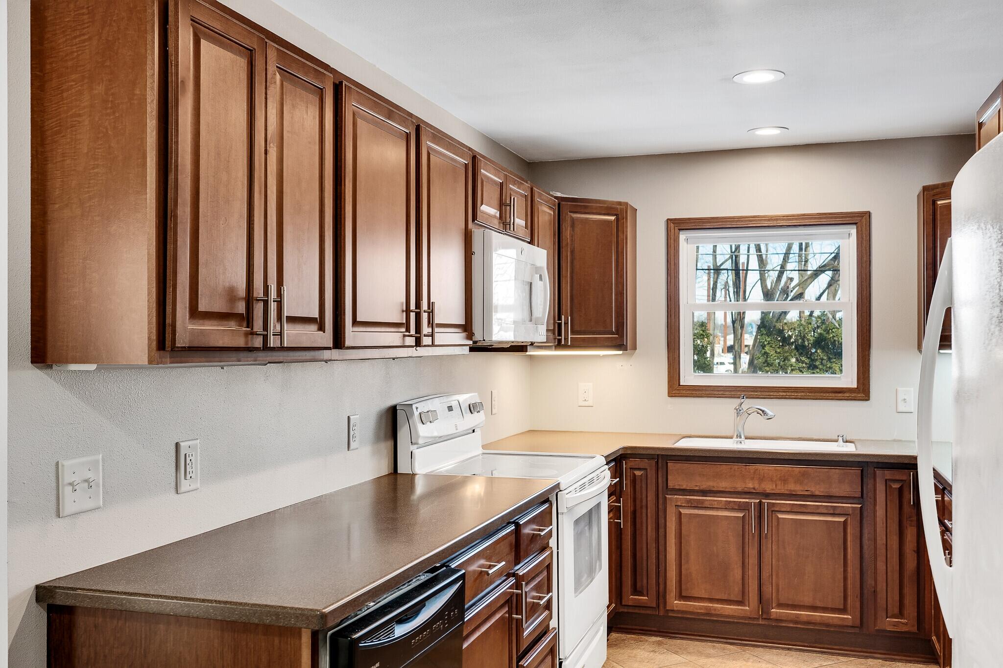 1371 A County Rd SS Onalaska, WI 54650 - Photo 8 of 30 Kitchen