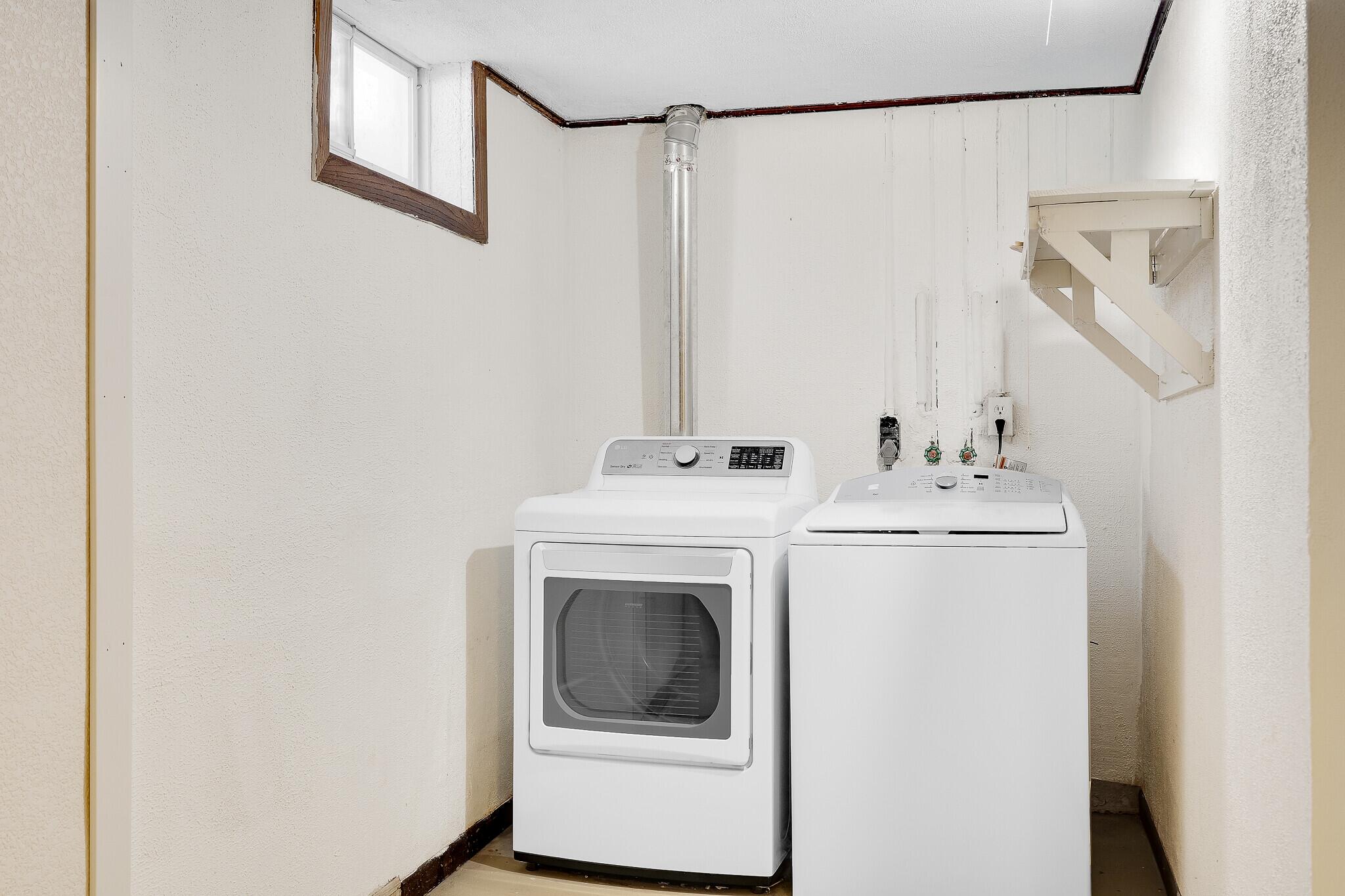 1371 A County Rd SS Onalaska, WI 54650 - Photo 23 of 30 Laundry