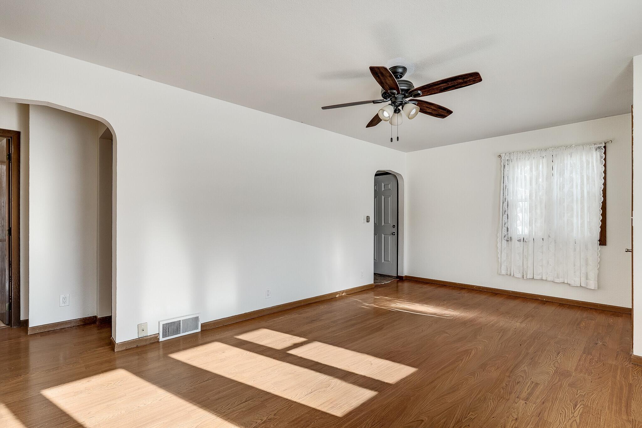 1371 A County Rd SS Onalaska, WI 54650 - Photo 7 of 30 Living Room
