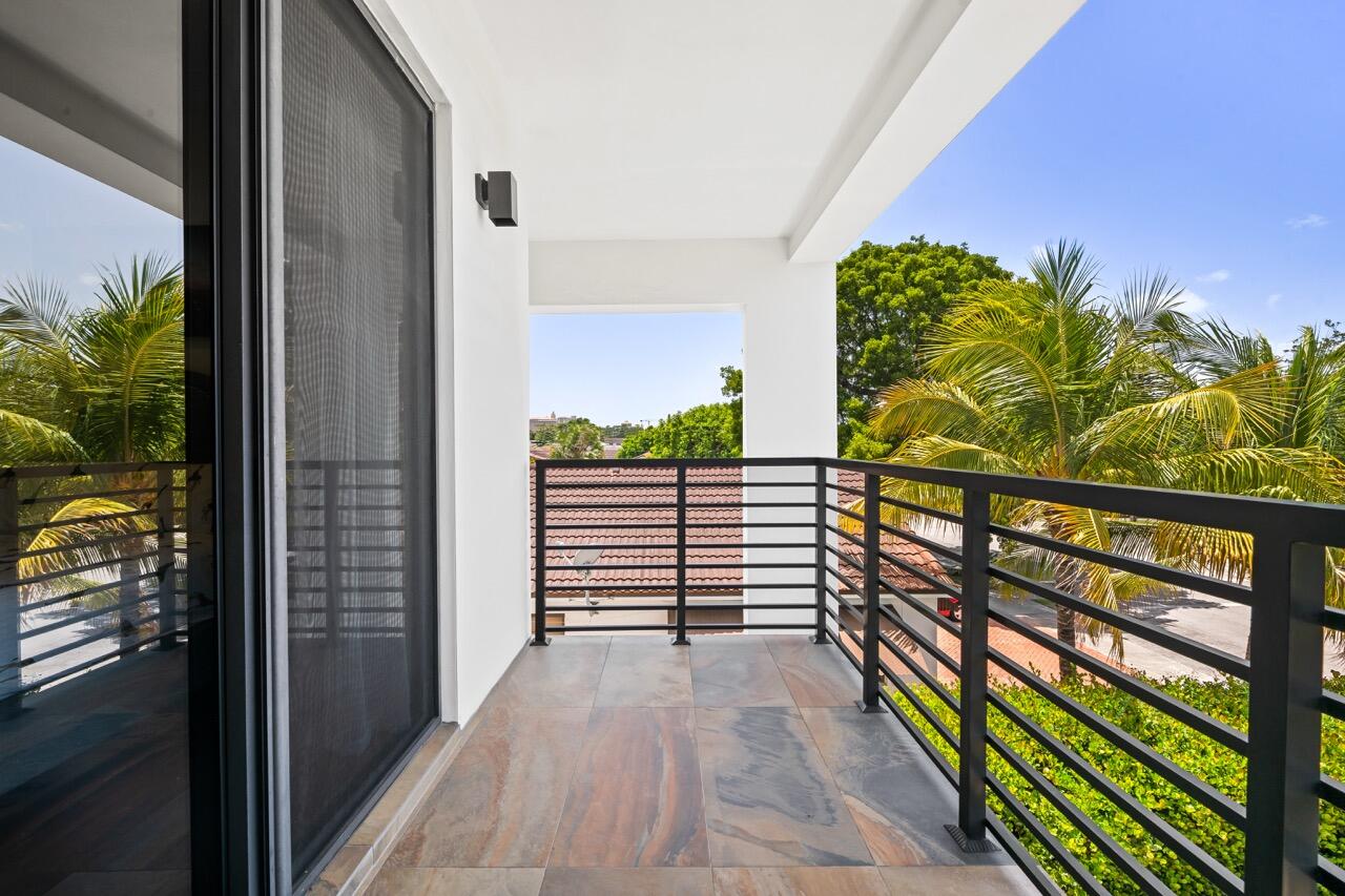 3090 Southwest 17th Street Miami, FL 33145 - Photo 19 of 25 29-print-DSC_5692 Large