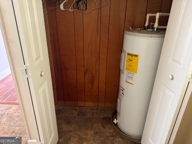 135 Fairview Street Hartwell, GA 30643 - Photo 11 of 14 a view of an entryway with wooden floor