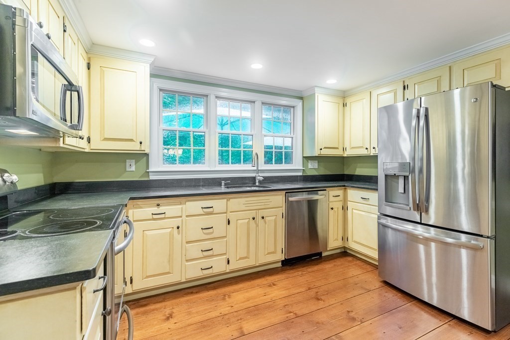 64 Parsonage Lane Topsfield, MA 01983 - Photo 8 of 39 Gallery Image 8