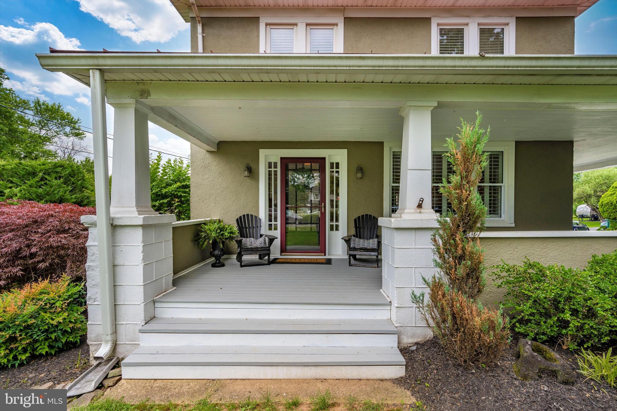 26701 Ridge Road Damascus, MD 20872 - Photo 2 of 24 Front Porch