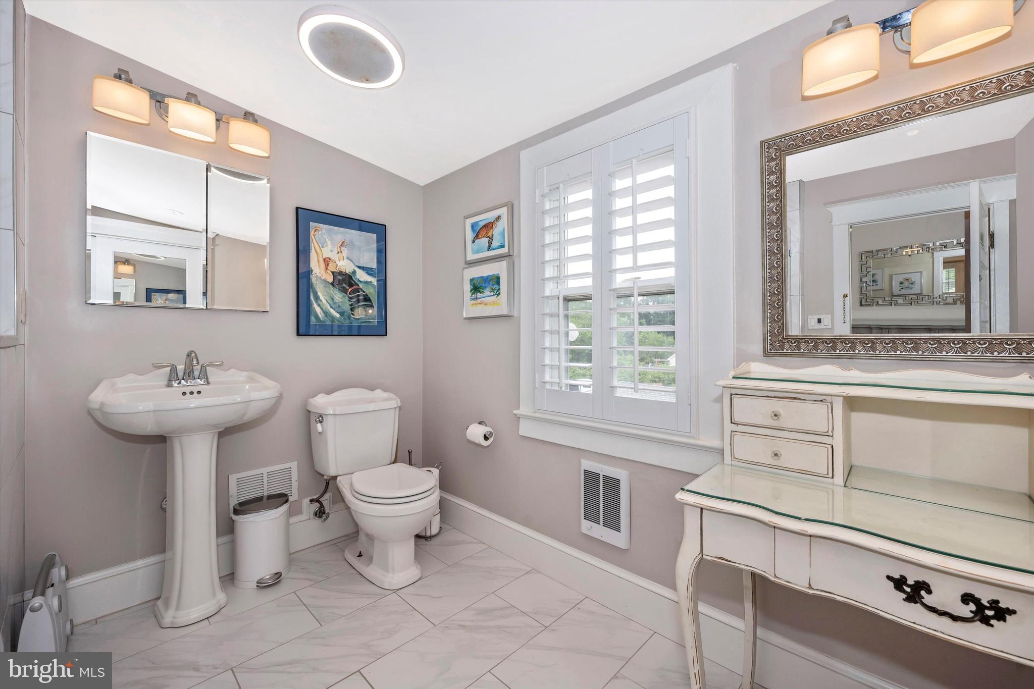 26701 Ridge Road Damascus, MD 20872 - Photo 12 of 24 Owner's Bathroom