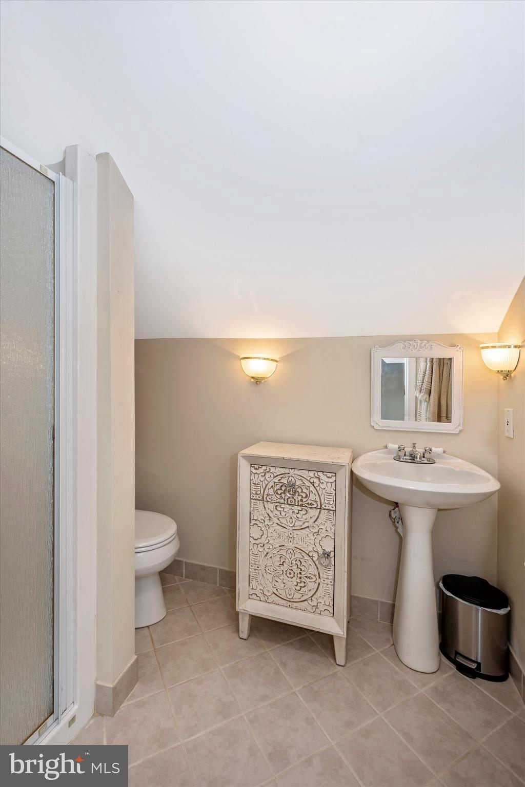 26701 Ridge Road Damascus, MD 20872 - Photo 18 of 24 Full Bathroom 4