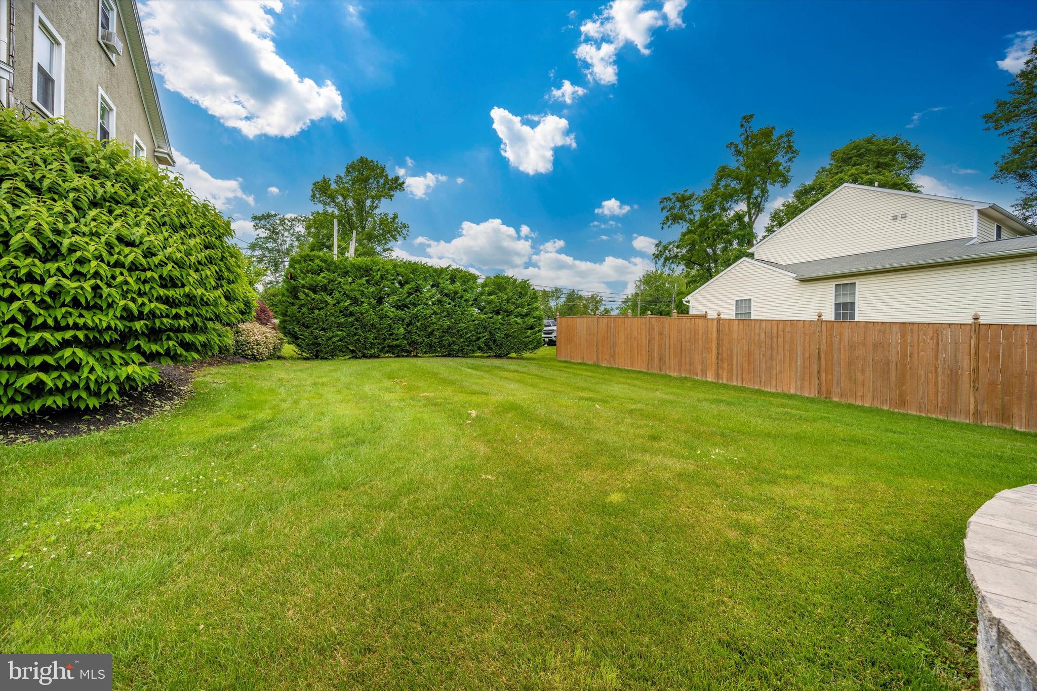 26701 Ridge Road Damascus, MD 20872 - Photo 21 of 24 Side Yard