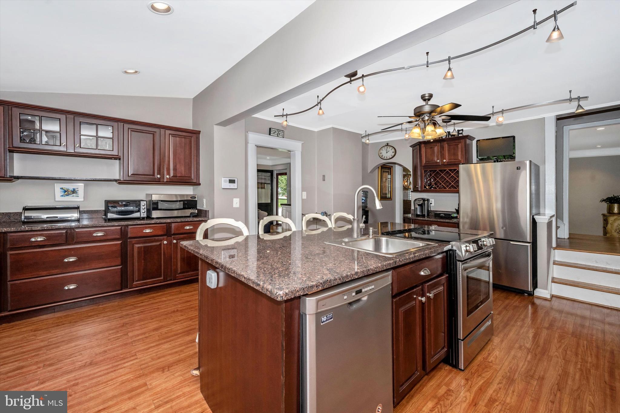 26701 Ridge Road Damascus, MD 20872 - Photo 8 of 24 Kitchen