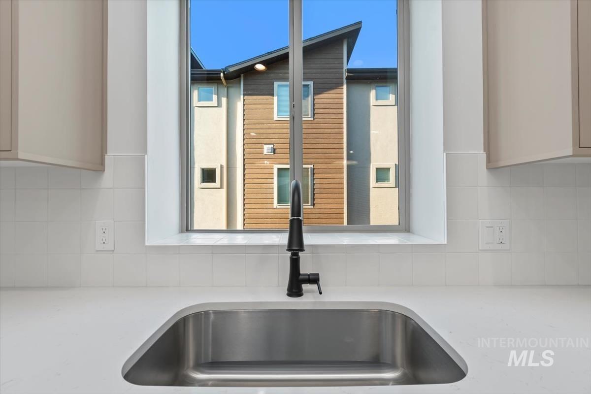 1735 South Rock View Lane Boise, ID 83705 - Photo 13 of 35