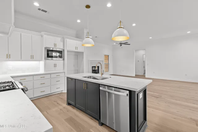 $385,000 | 213 Lake Crest Drive, Madison, MS 39110