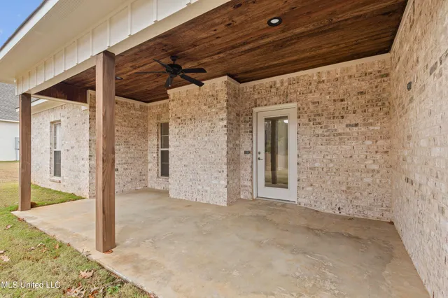 $385,000 | 213 Lake Crest Drive, Madison, MS 39110
