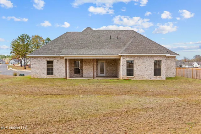$385,000 | 213 Lake Crest Drive, Madison, MS 39110