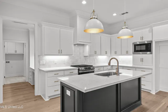 $385,000 | 213 Lake Crest Drive, Madison, MS 39110