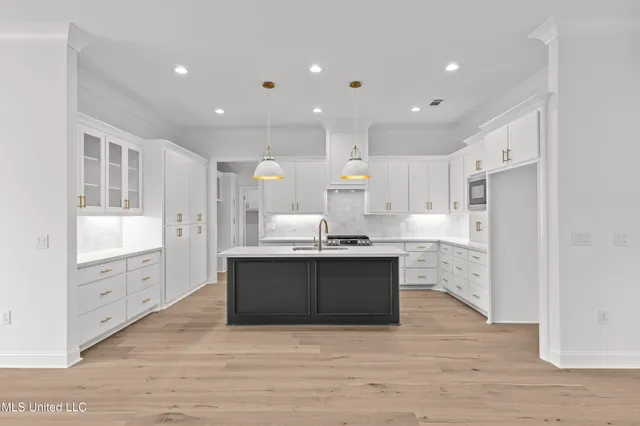 $385,000 | 213 Lake Crest Drive, Madison, MS 39110