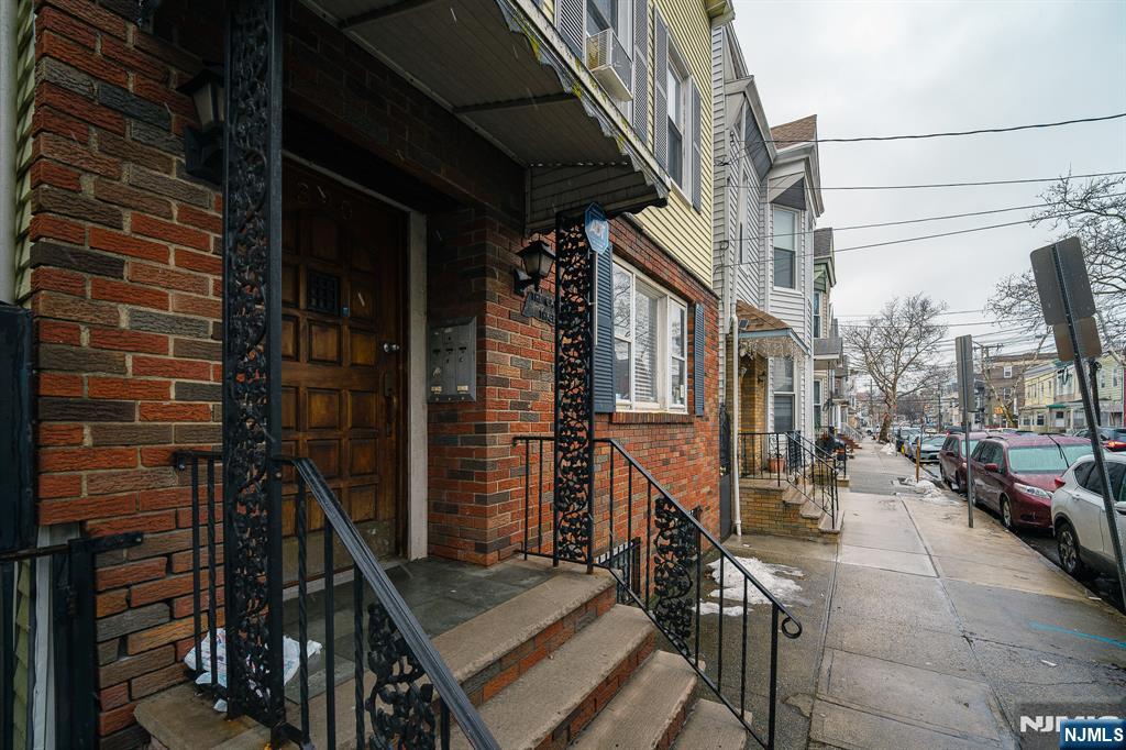 390 Lafayette Street Newark, NJ 07105 - Photo 2 of 40