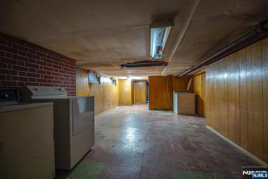 390 Lafayette Street Newark, NJ 07105 - Photo 32 of 40 a view of empty room