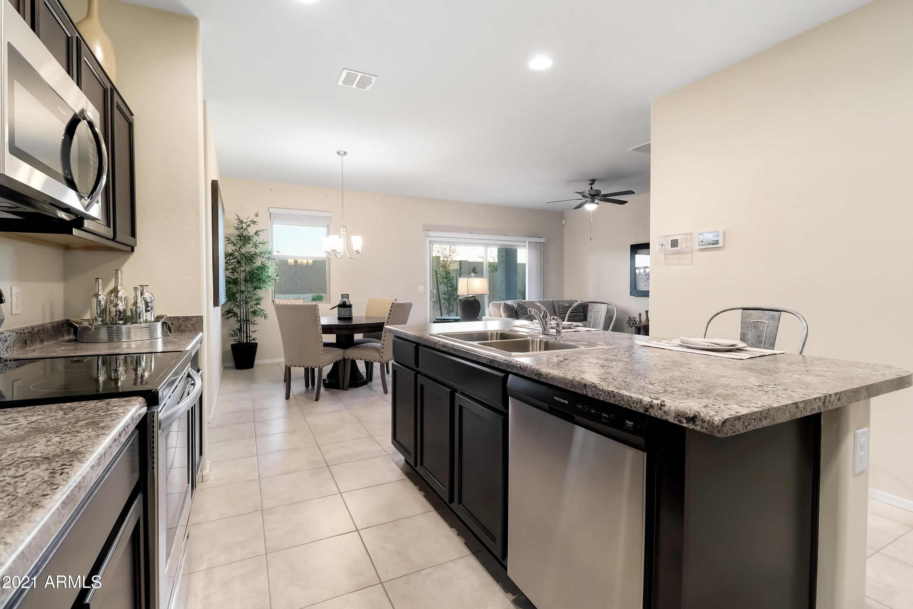 9506 Tangerine Road Florence, AZ 85132 - Photo 3 of 10 aster dining area
