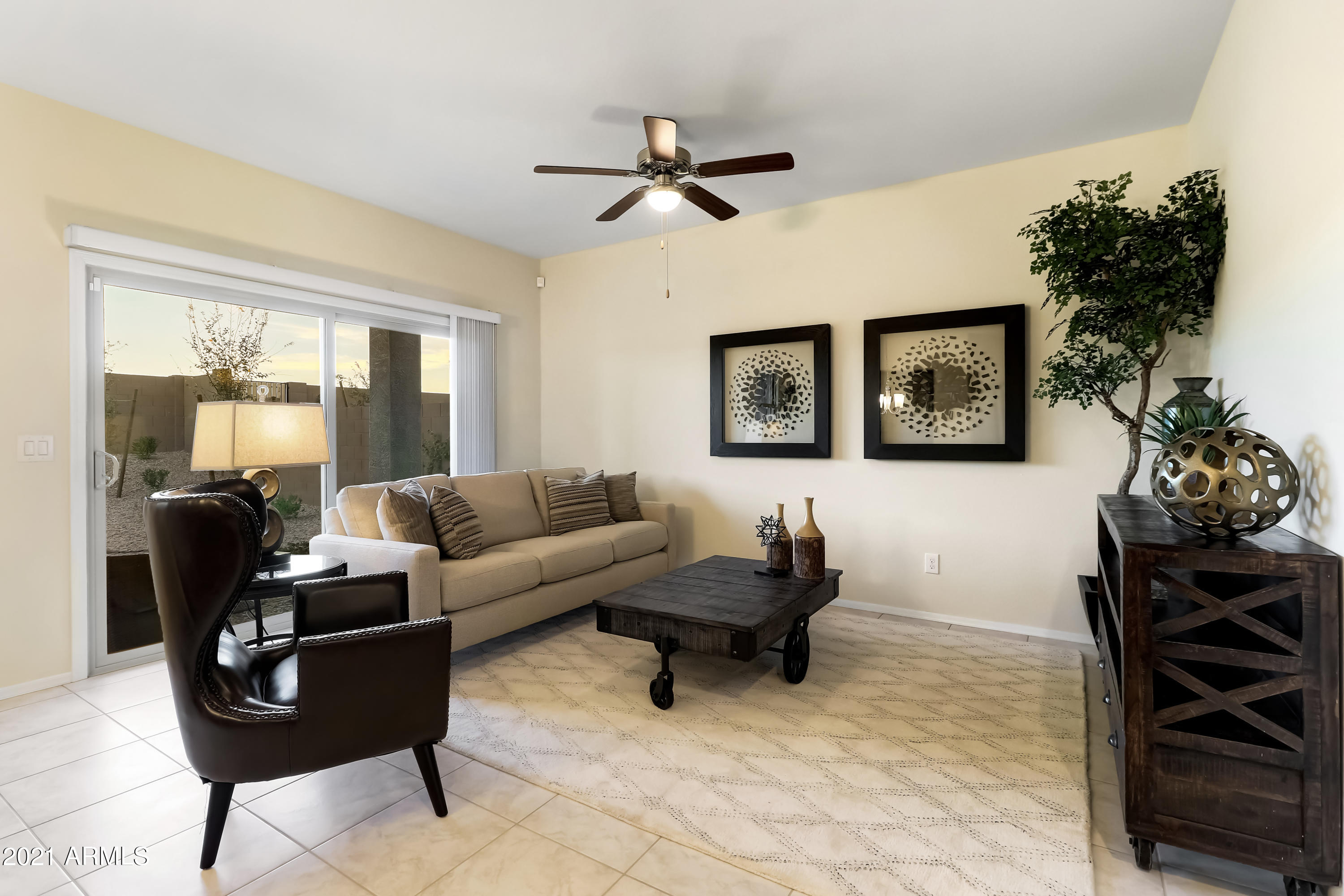 9506 Tangerine Road Florence, AZ 85132 - Photo 4 of 10 B Aster living room