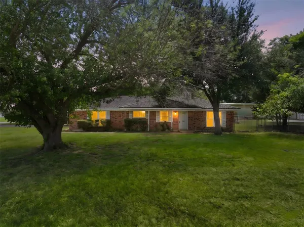 $299,900 | 516 Willow Park Drive, Willow Park, TX 76087