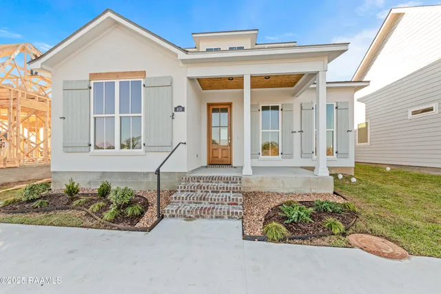 $356,900 | 408 Flores Court, Lafayette, LA 70507