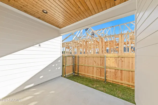 $356,900 | 408 Flores Court, Lafayette, LA 70507