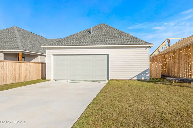 $356,900 | 408 Flores Court, Lafayette, LA 70507