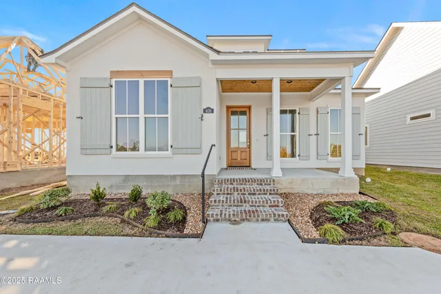$356,900 | 408 Flores Court, Lafayette, LA 70507
