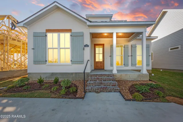 $356,900 | 408 Flores Court, Lafayette, LA 70507