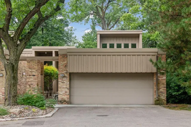 $440,000 | 5700 Duncan Lane, Edina, MN 55436