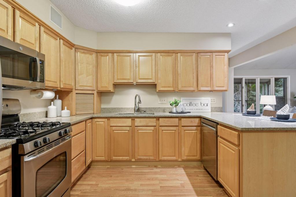 5700 Duncan Lane Edina, MN 55436 - Photo 16 of 50