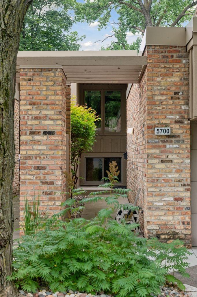 5700 Duncan Lane Edina, MN 55436 - Photo 2 of 50