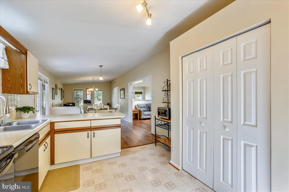 628 Old Love Point Road Stevensville, MD 21666 - Photo 16 of 55 Kitchen
