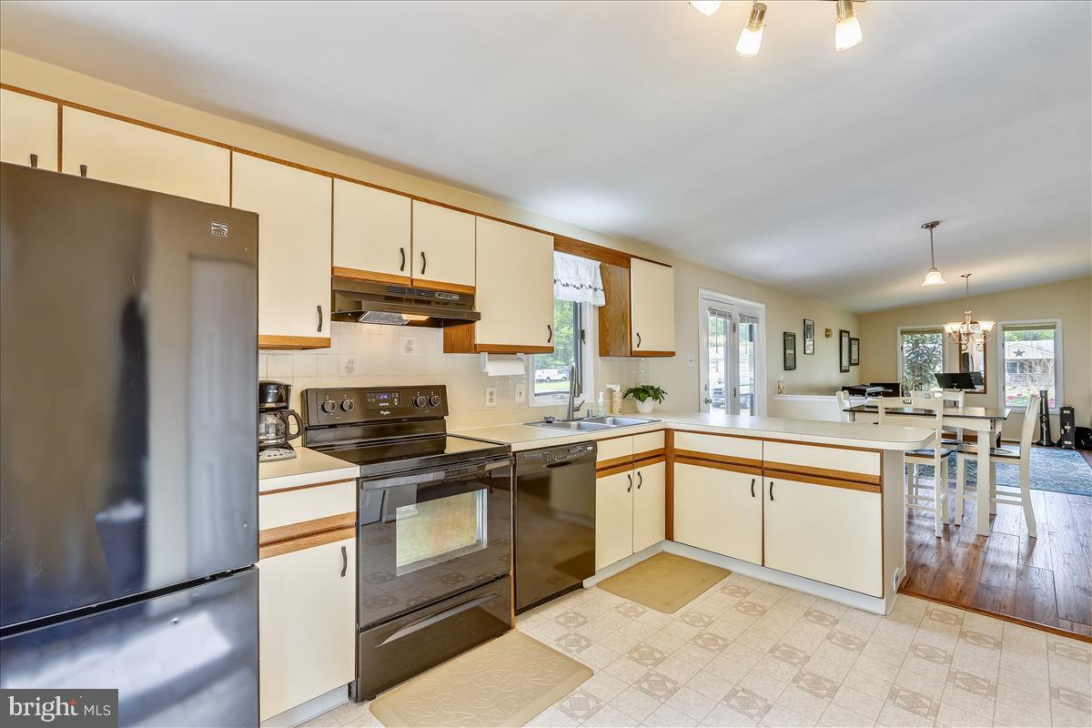 628 Old Love Point Road Stevensville, MD 21666 - Photo 17 of 55 Kitchen