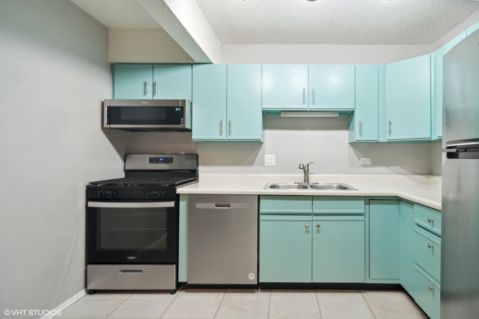 760 Weidner Road, Unit 202 Buffalo Grove, IL 60089 - Photo 5 of 13 a kitchen with a sink and cabinets