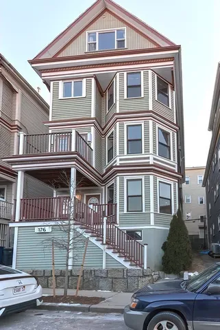 $3,000 | 176 Hillside Street, Unit 101, Boston, MA 02120