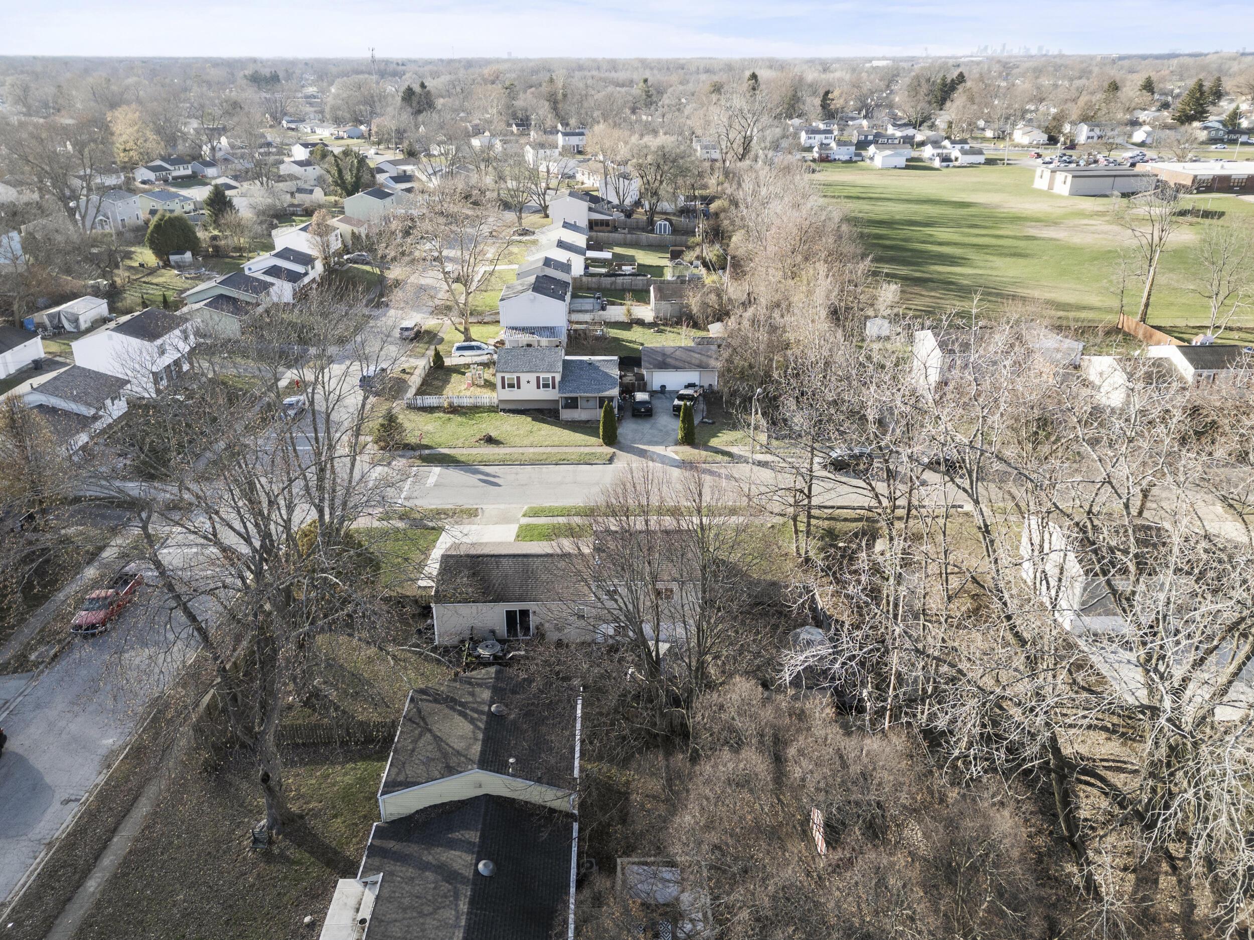 3346 Sundale Road Columbus, OH 43232 - Photo 30 of 37 32_drone 05