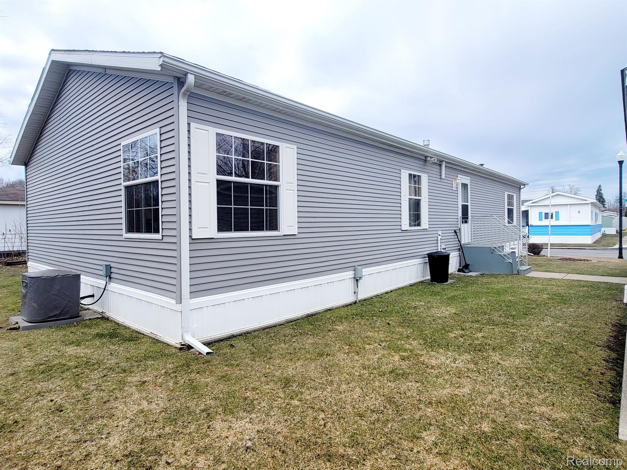 3333 Ravenswood Road Marysville, MI 48040 - Photo 3 of 21 Central Air!