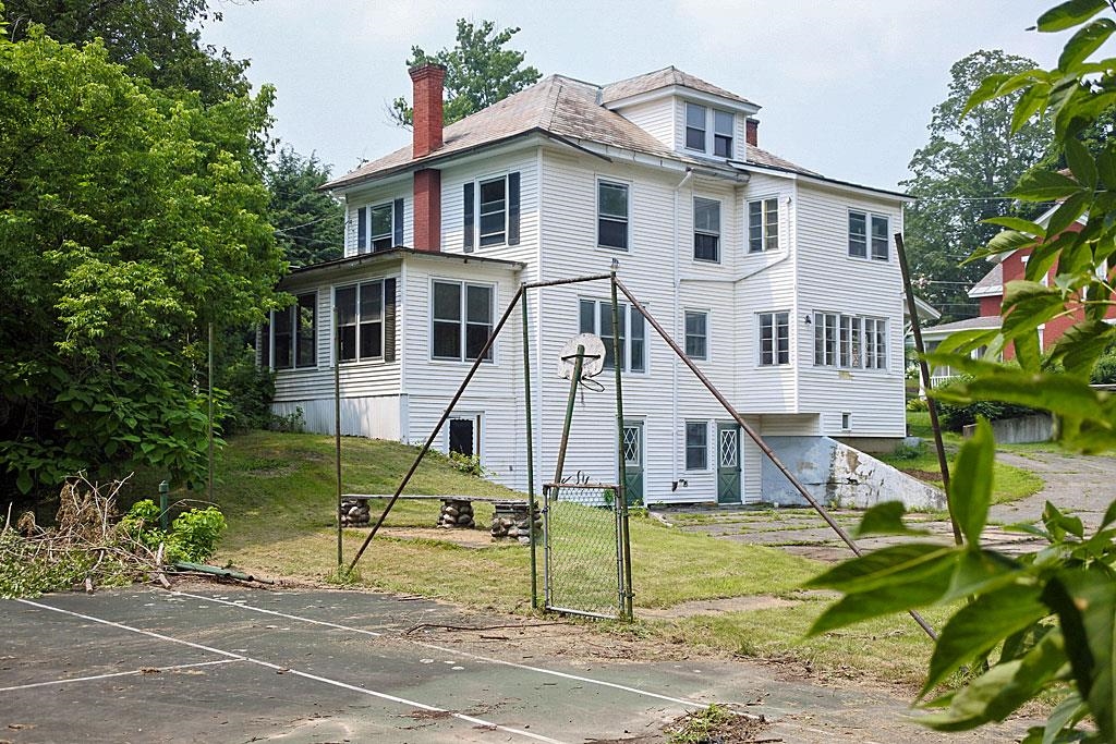 168 Grove Street Rutland, VT 05701 - Photo 2 of 25