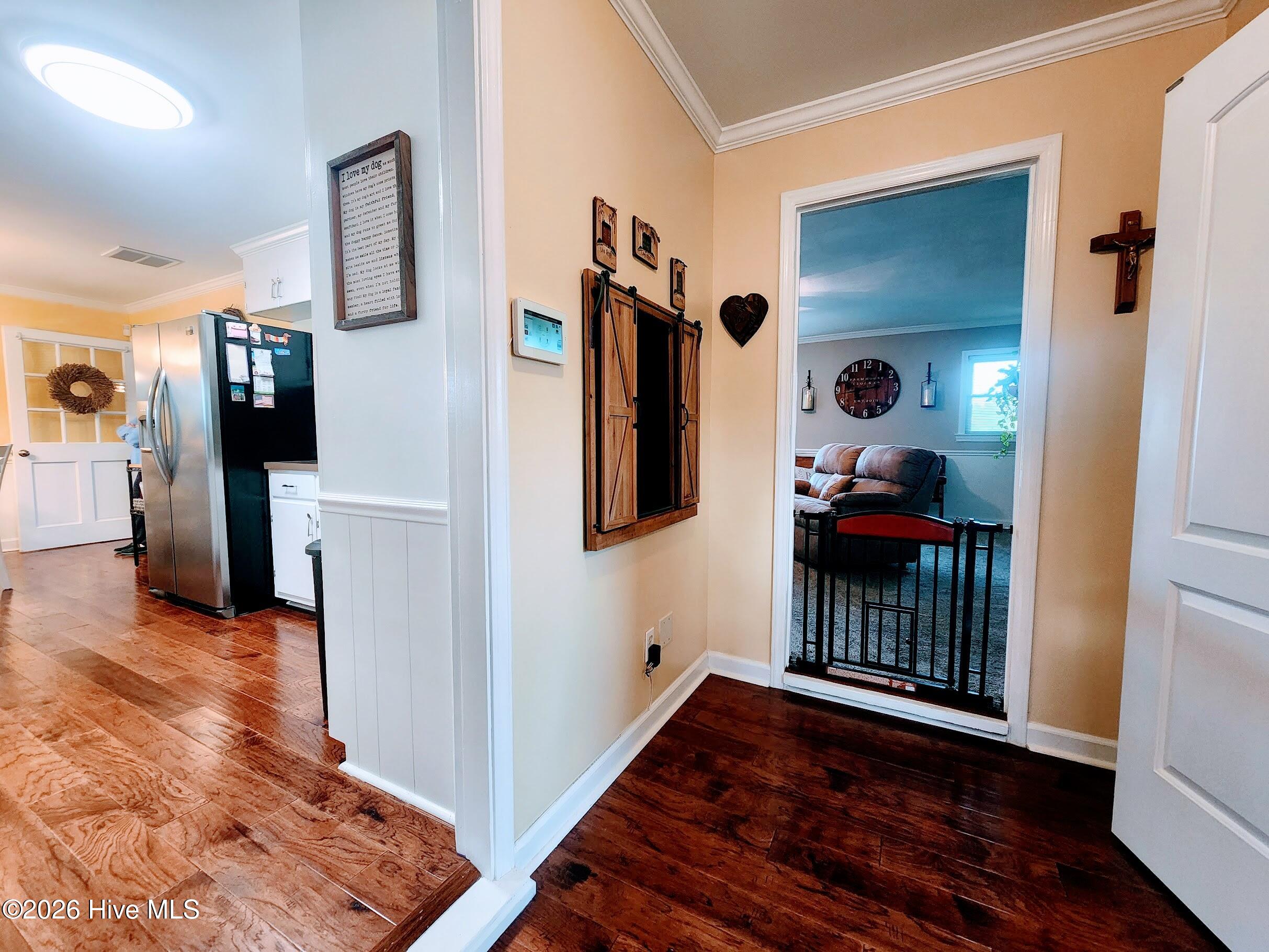 222 Orange Street Kinston, NC 28504 - Photo 5 of 28 Foyer